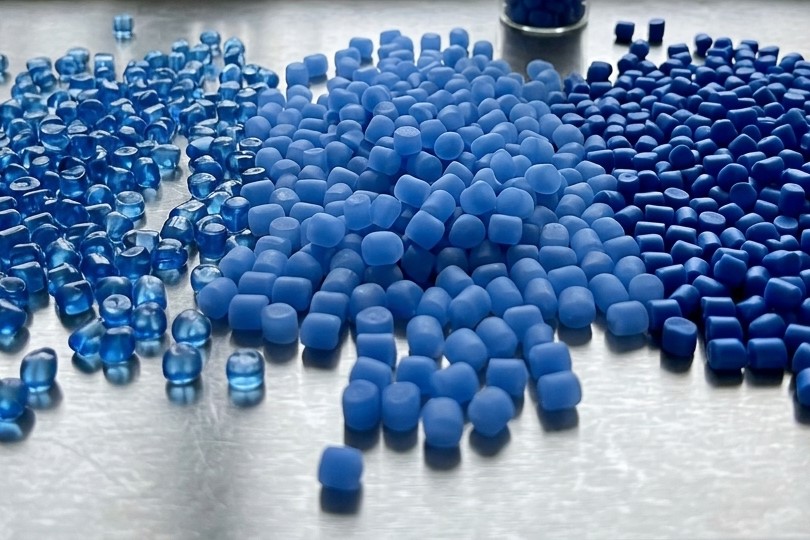 Blue silicone masterbatch for silicone keypad production with functional additives and desired performance improvements